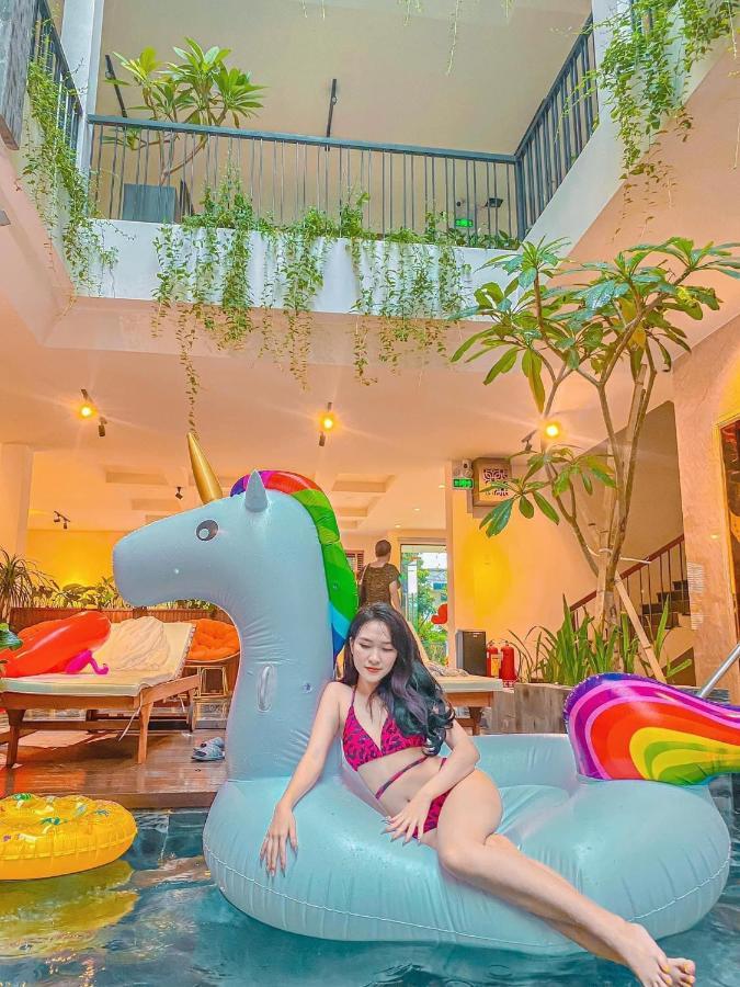 Bong & Hotel